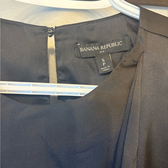 Banana Republic Black Satin feel T-shirt size Small - Picture 8 of 9